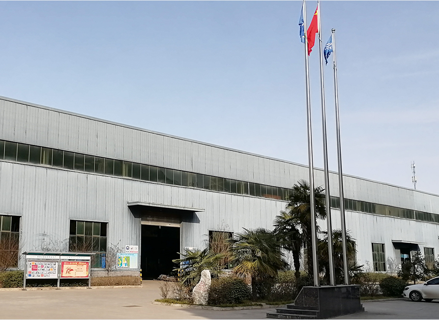 寶雞寶鈦精密鍛造有限公司是由寶雞鈦業(yè)股份有限公司、寶雞拓普達(dá)鈦業(yè)有限公司、寶雞銳邦鈦業(yè)有限公司三方合資共同組建，成立于2021年，位于陜西省寶雞市高新區(qū)產(chǎn)豐路西段6號(hào)，注冊(cè)資本貳億元，固定資產(chǎn)2.6億，占地面積87畝，建筑面積4萬(wàn)平方米。公司以生產(chǎn)原材料、生產(chǎn)設(shè)備、技術(shù)人才等為基礎(chǔ)，提升加工工藝水平，為鍛造產(chǎn)業(yè)貢獻(xiàn)力量。